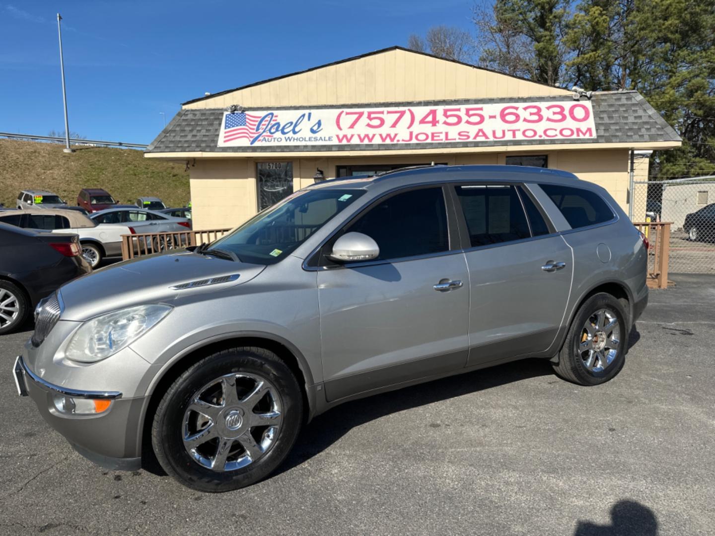 2008 Silver Buick Enclave CXL AWD (5GAEV23718J) with an 3.6L V6 DOHC 24V engine, 6-Speed Automatic Overdrive transmission, located at 5700 Curlew Drive, Norfolk, VA, 23502, (757) 455-6330, 36.841885, -76.209412 - Photo#0